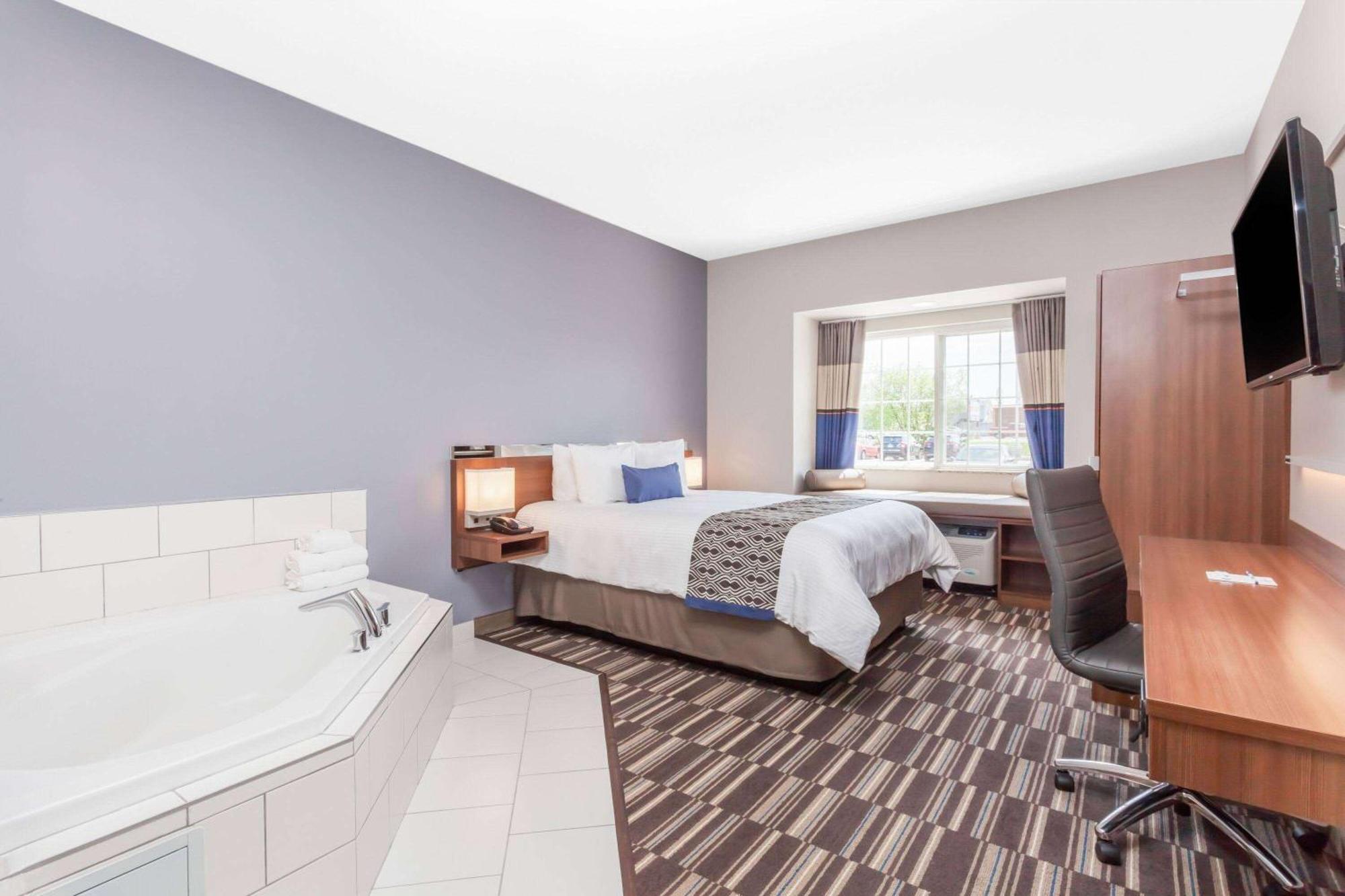 Microtel Inn & Suites Sault Ste. Marie Eksteriør billede